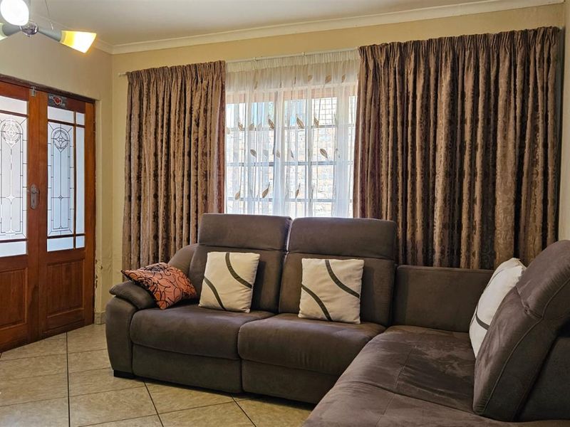 House For Sale in Grafenheiim Street Ninapark Akasia - Photo 9