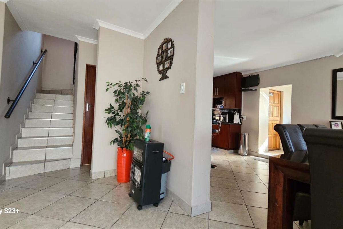 House For Sale in Grafenheiim Street Ninapark Akasia - Photo 2