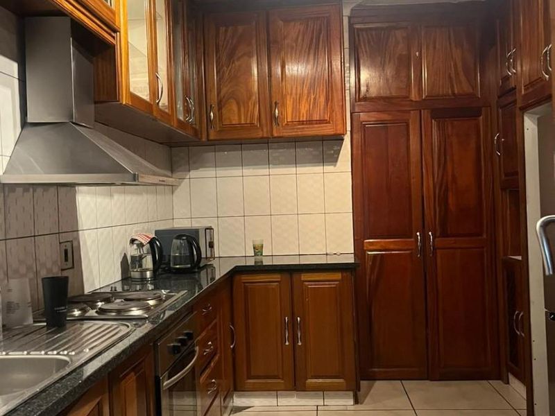 House For Sale in Rembrandt Park, Johannesburg - Photo 2