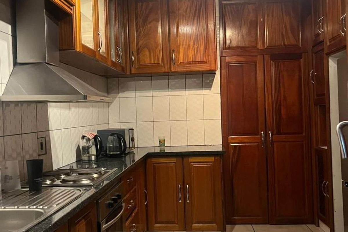 House For Sale in Rembrandt Park, Johannesburg - Photo 2