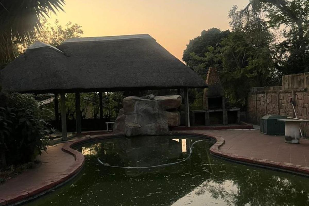 House For Sale in Rembrandt Park, Johannesburg - Photo 5