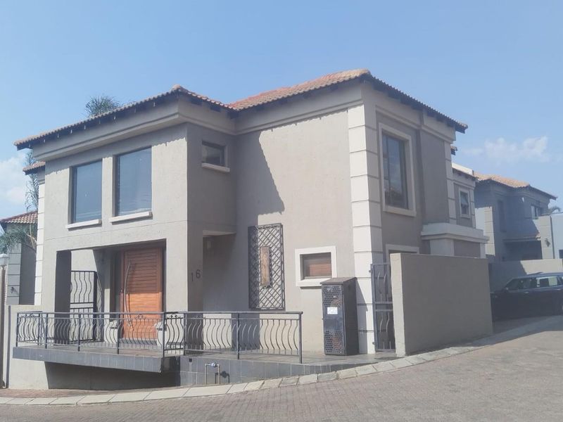 House For Sale in Reyno Ridge, Witbank - Photo 2