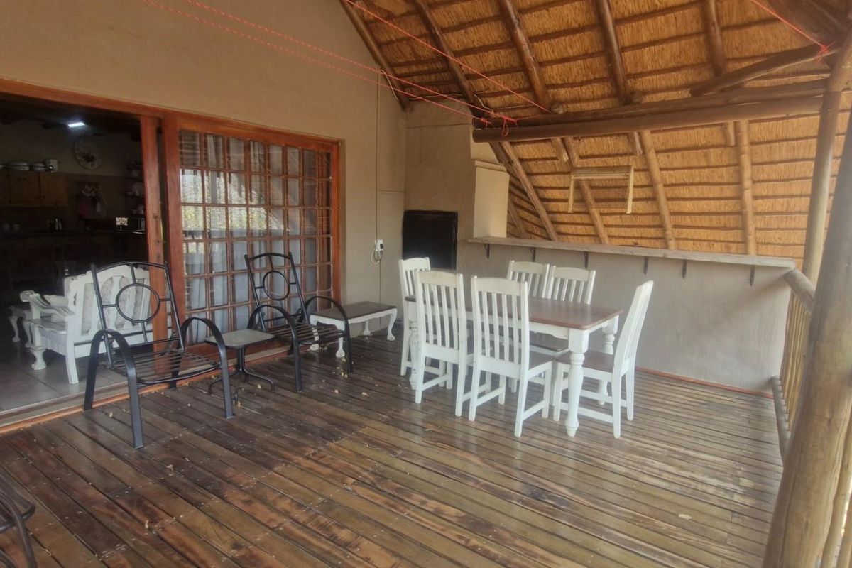 FURNISHED 3-BEDROOM HOME ON A DOUBLE STAND - Photo 2