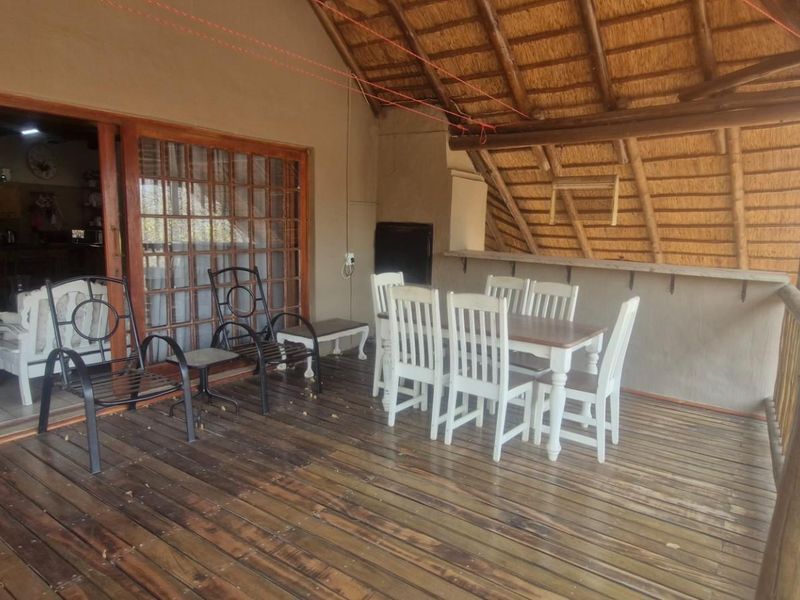 FURNISHED 3-BEDROOM HOME ON A DOUBLE STAND - Photo 2