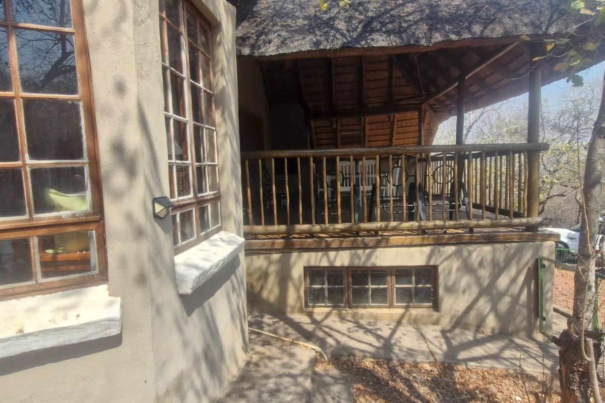 FURNISHED 3-BEDROOM HOME ON A DOUBLE STAND - Photo 4