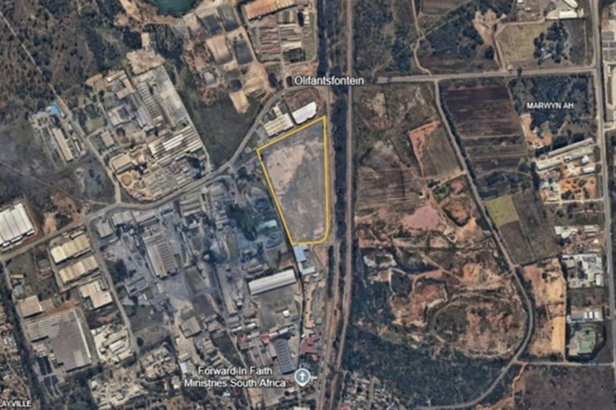 Aerial view of an industrial land parcel situated near major transport routes and existing industrial infrastructure.