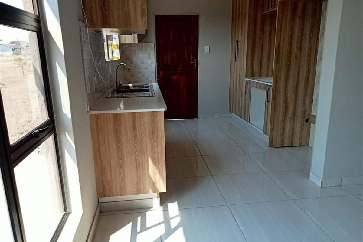 House For Sale in Kamagugu, Nelspruit - Photo 3