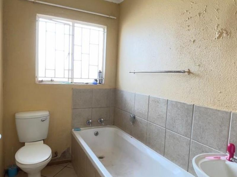 3 Bedroom House For Sale in The Orchards  - Photo 5