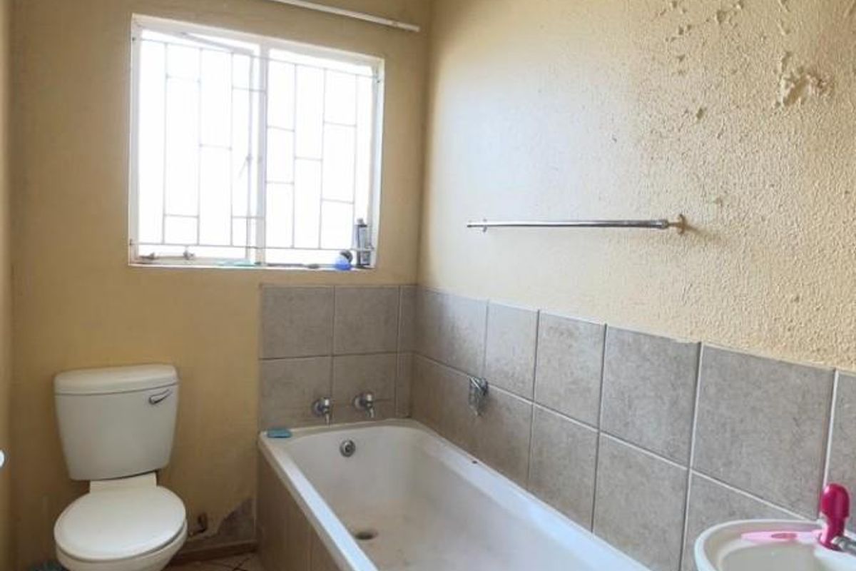 3 Bedroom House For Sale in The Orchards  - Photo 5