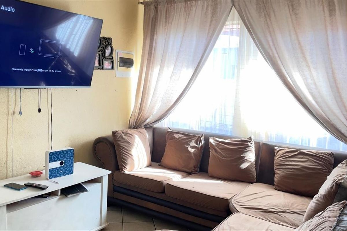 3 Bedroom House For Sale in The Orchards  - Photo 2