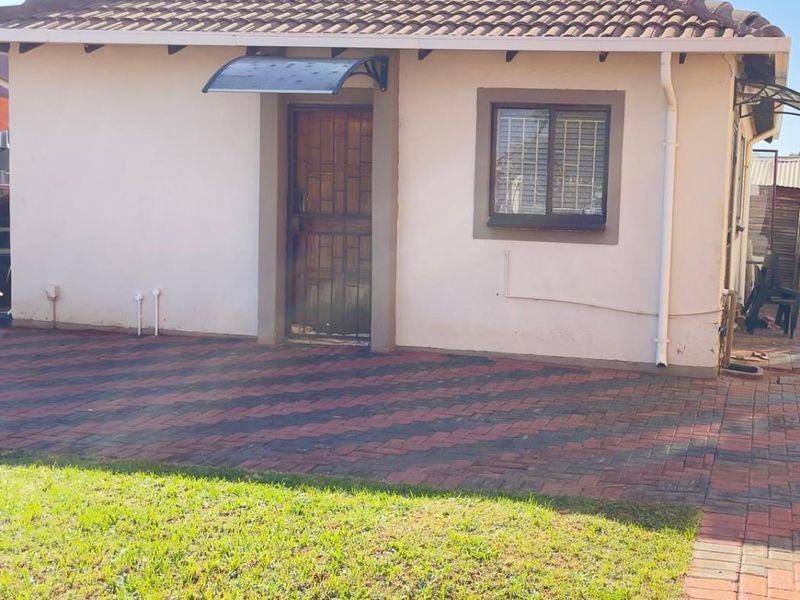 3 Bedroom House For Sale in The Orchards  - Photo 10