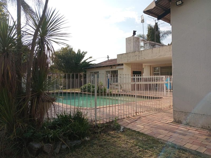 House For Sale in Lyndhurst, Johannesburg - Photo 2
