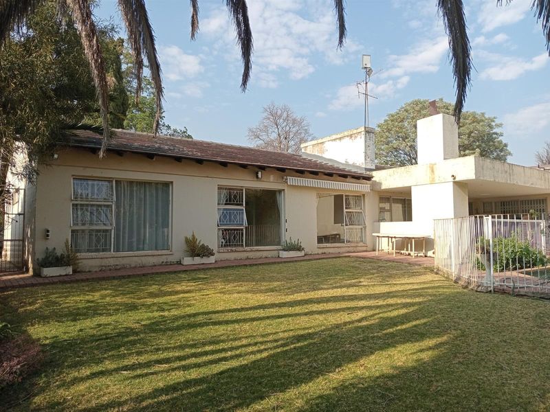 House For Sale in Lyndhurst, Johannesburg - Photo 1