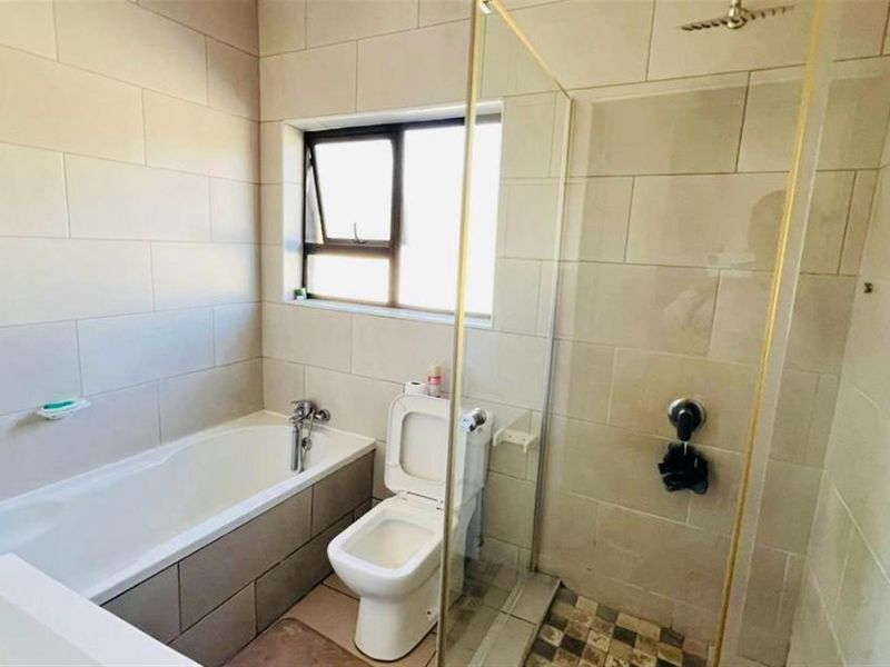 House For Sale in The Orchards, Akasia - Photo 8