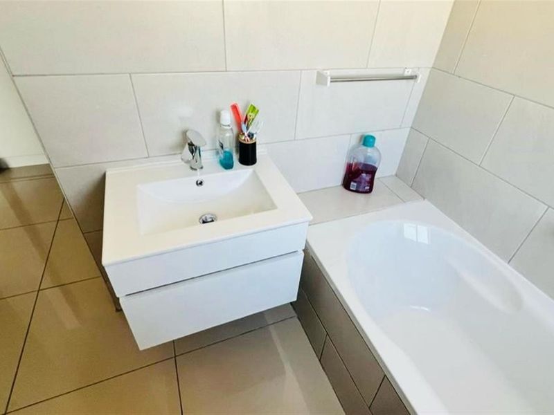 House For Sale in The Orchards, Akasia - Photo 7