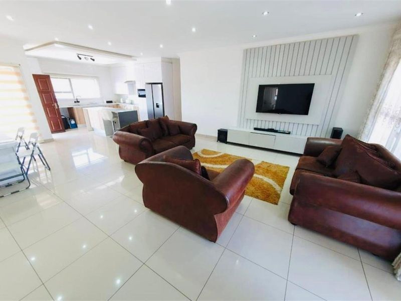 House For Sale in The Orchards, Akasia - Photo 2