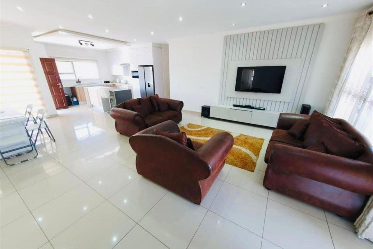 House For Sale in The Orchards, Akasia - Photo 2