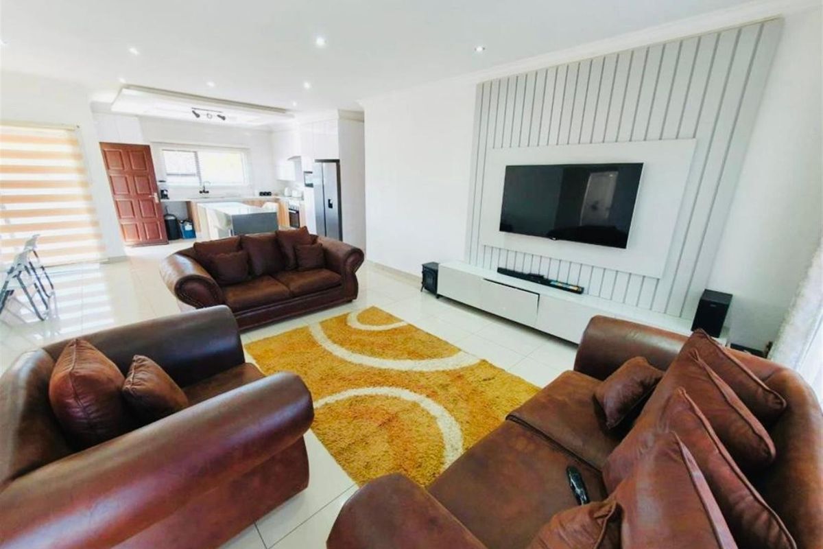 House For Sale in The Orchards, Akasia - Photo 3