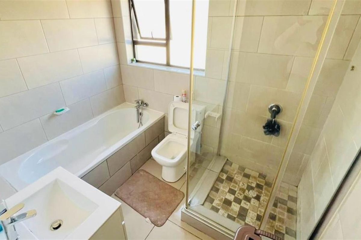 House For Sale in The Orchards, Akasia - Photo 5