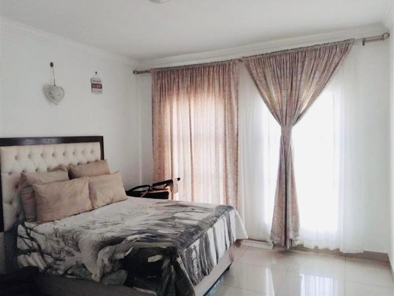 House For Sale in The Orchards, Akasia - Photo 10