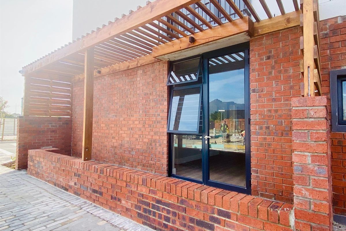 Amazing Ground Floor Apartment For Sale in Conradie Park, Thornton, Cape Town - Photo 2