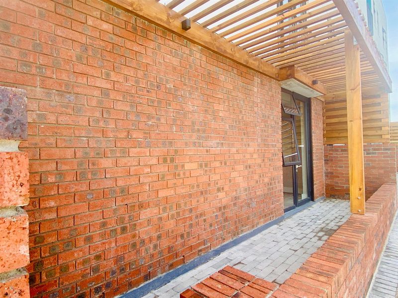 Amazing Ground Floor Apartment For Sale in Conradie Park, Thornton, Cape Town - Photo 4