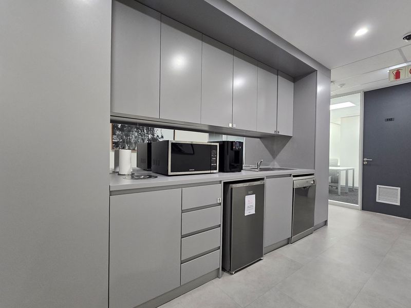 Elevate your workspace with this modern 2-person office - Photo 4