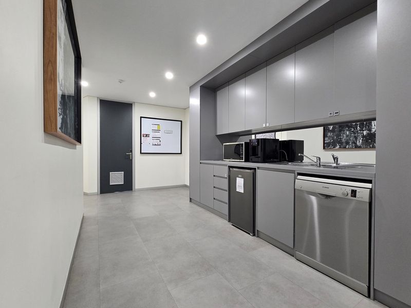 Elevate your workspace with this modern 2-person office - Photo 5