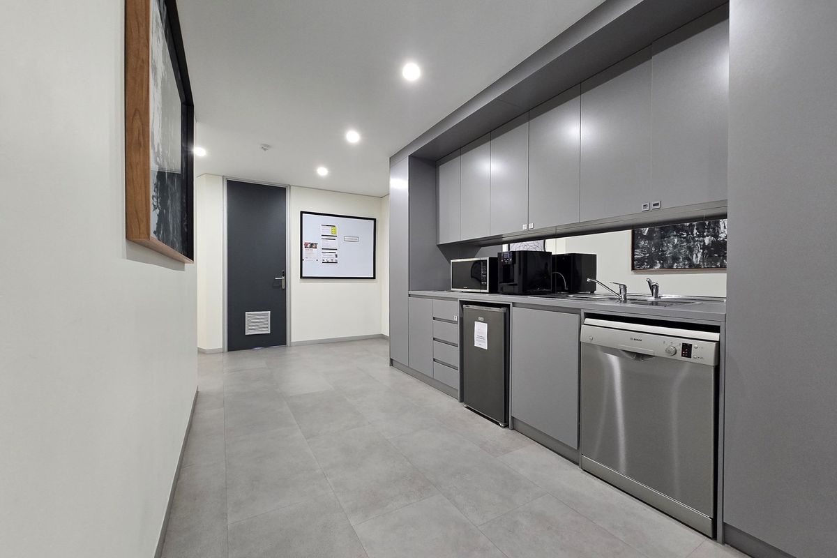 Elevate your workspace with this modern 2-person office - Photo 5