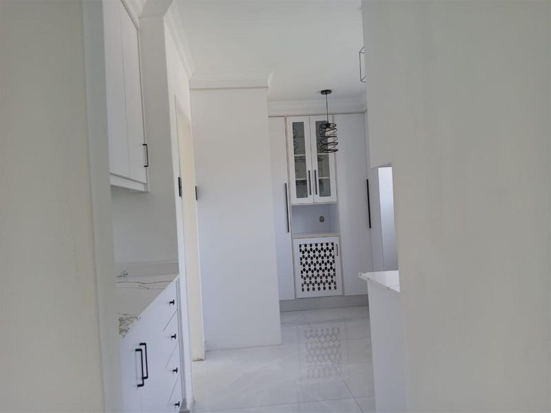 3-Bedroom Apartment For Sale in Sasolburg Central, Sasolburg - Photo 3