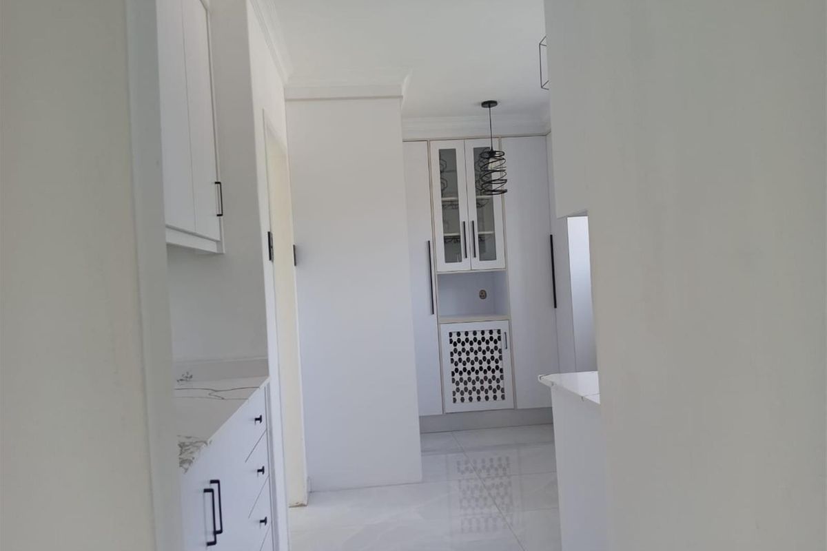 3-Bedroom Apartment For Sale in Sasolburg Central, Sasolburg - Photo 3