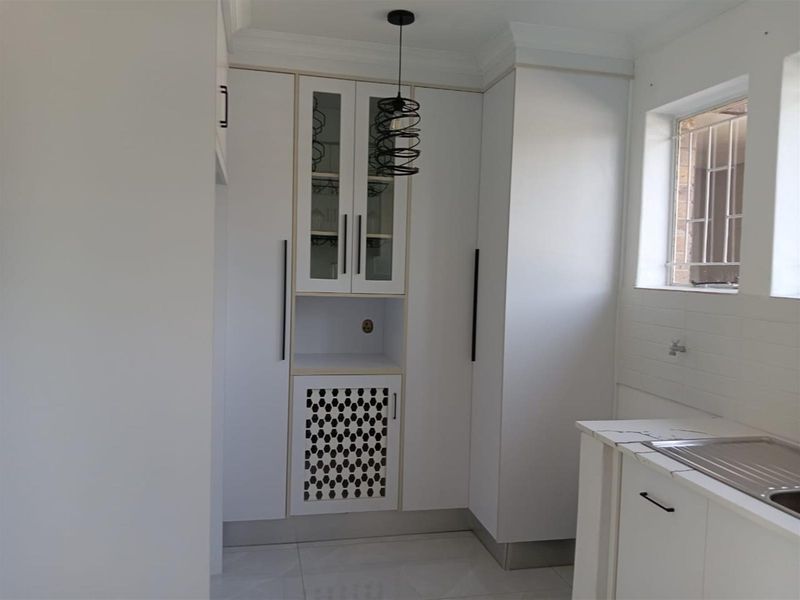 3-Bedroom Apartment For Sale in Sasolburg Central, Sasolburg - Photo 2