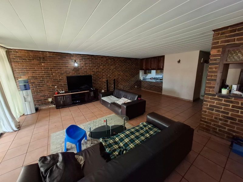 Perfect Lock-Up-and-Go - Modern Townhouse in Prime Location - Photo 10