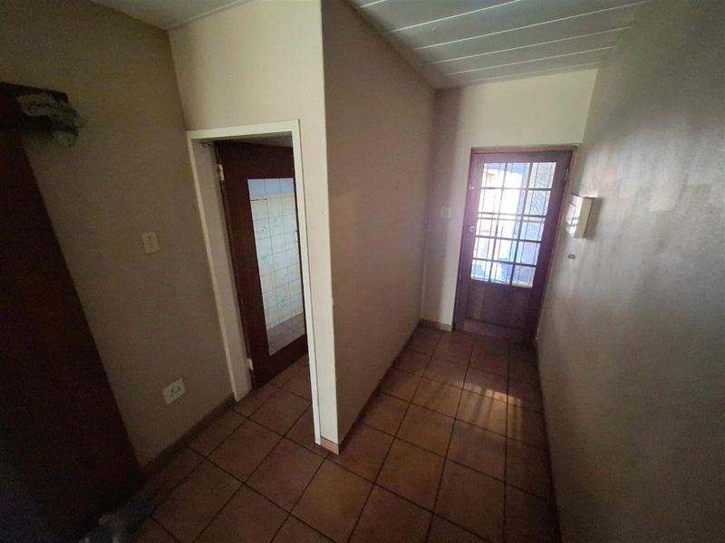 Perfect Lock-Up-and-Go - Modern Townhouse in Prime Location - Photo 6