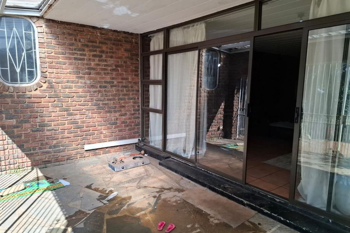 Perfect Lock-Up-and-Go - Modern Townhouse in Prime Location - Photo 5