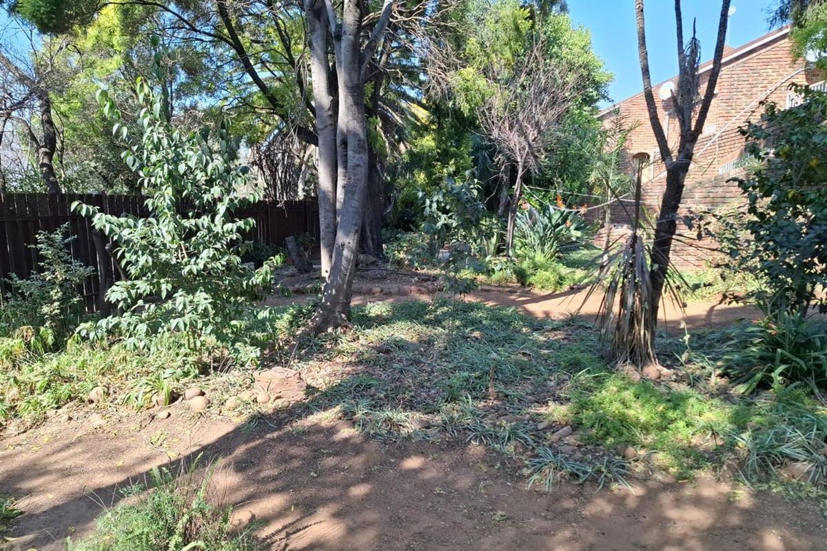 Perfect Lock-Up-and-Go - Modern Townhouse in Prime Location - Photo 3