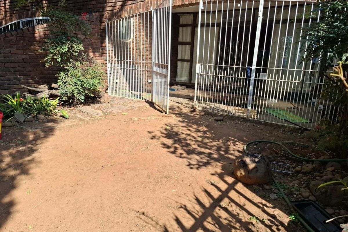 Perfect Lock-Up-and-Go - Modern Townhouse in Prime Location - Photo 4