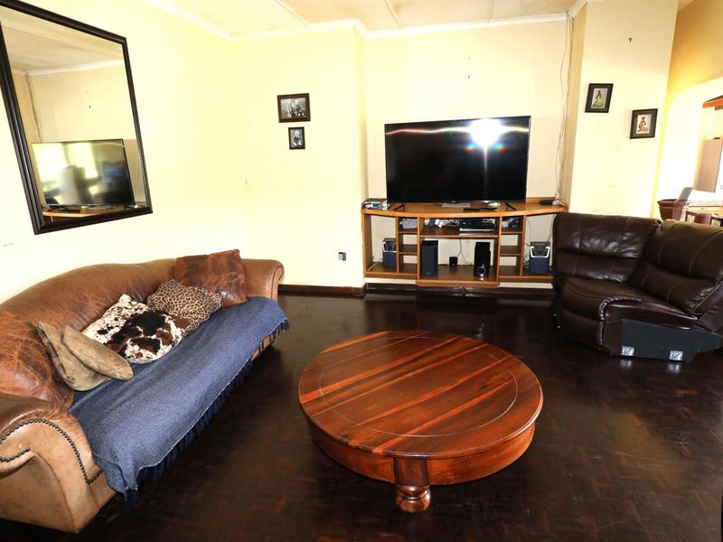 4 Bedroom House for Sale in Amanzimtoti, KwaZulu Natal - Photo 10