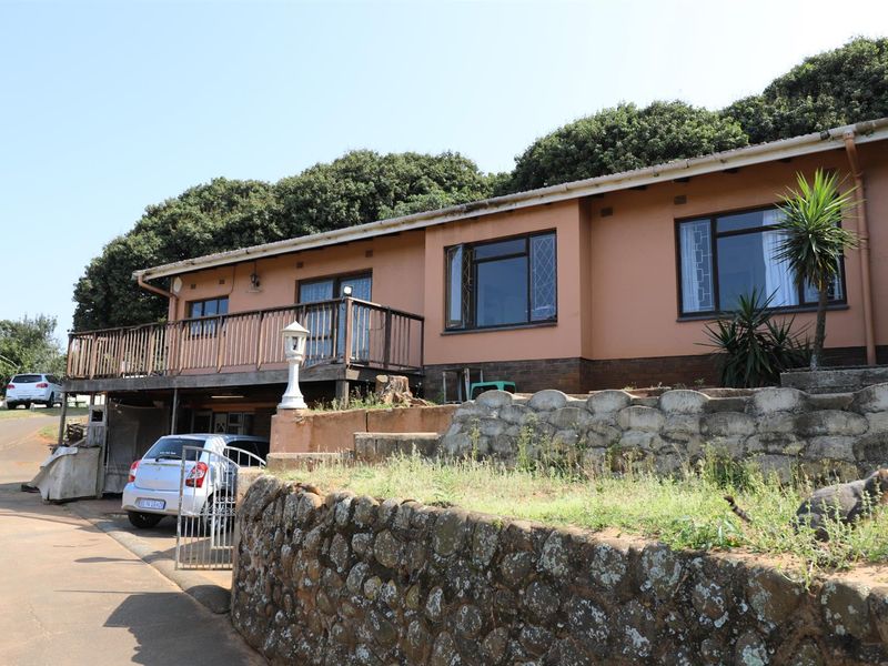 4 Bedroom House for Sale in Amanzimtoti, KwaZulu Natal - Photo 2