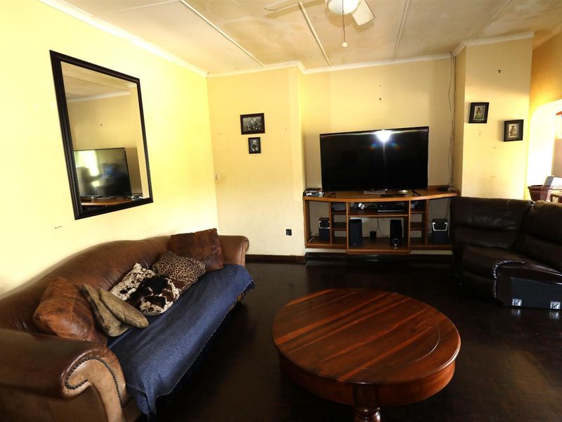 4 Bedroom House for Sale in Amanzimtoti, KwaZulu Natal - Photo 9