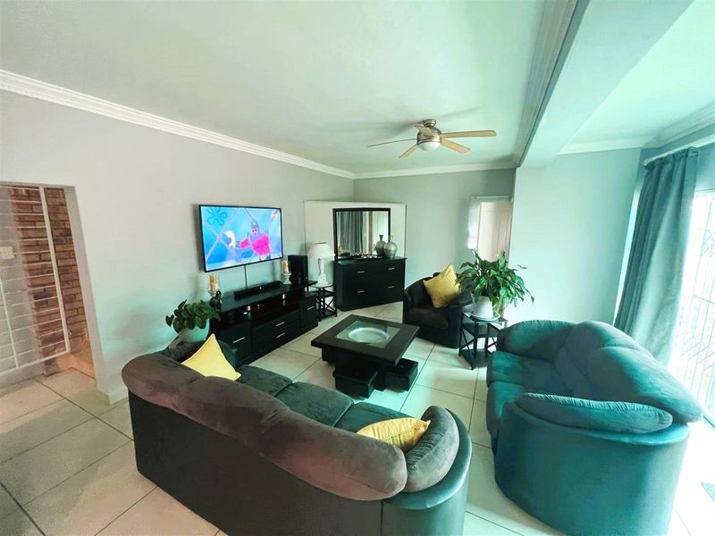 Income Earning House For Sale in Ballito Central, Ballito, KwaZulu Natal - Photo 6