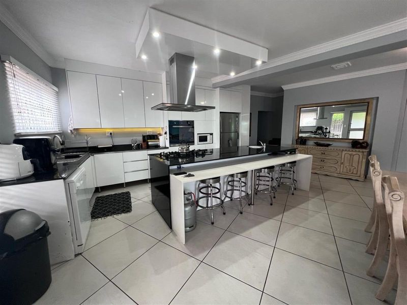 Income Earning House For Sale in Ballito Central, Ballito, KwaZulu Natal - Photo 8