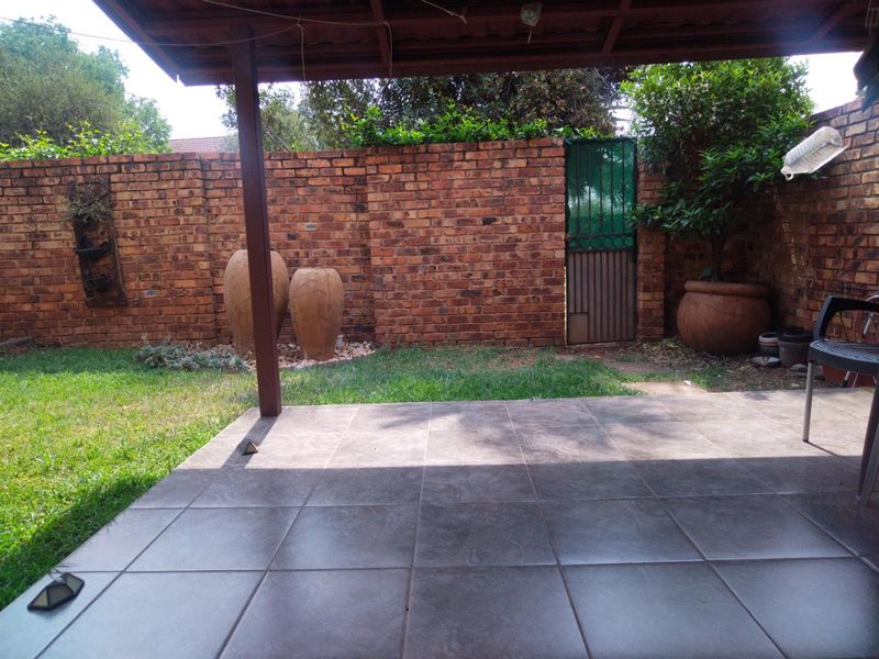 2 Bedroom Townhouse To Rent in Zwartkop, Centurion - Photo 9