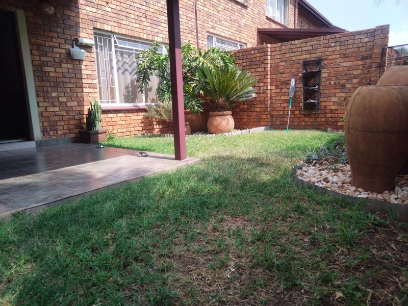 2 Bedroom Townhouse To Rent in Zwartkop, Centurion - Photo 8