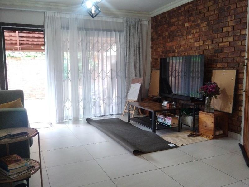2 Bedroom Townhouse To Rent in Zwartkop, Centurion - Photo 4