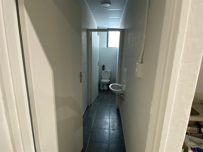 Warehouse / Factory Unit To Rent in South Palms , Retreat Industrial, Cape Town - Photo 9