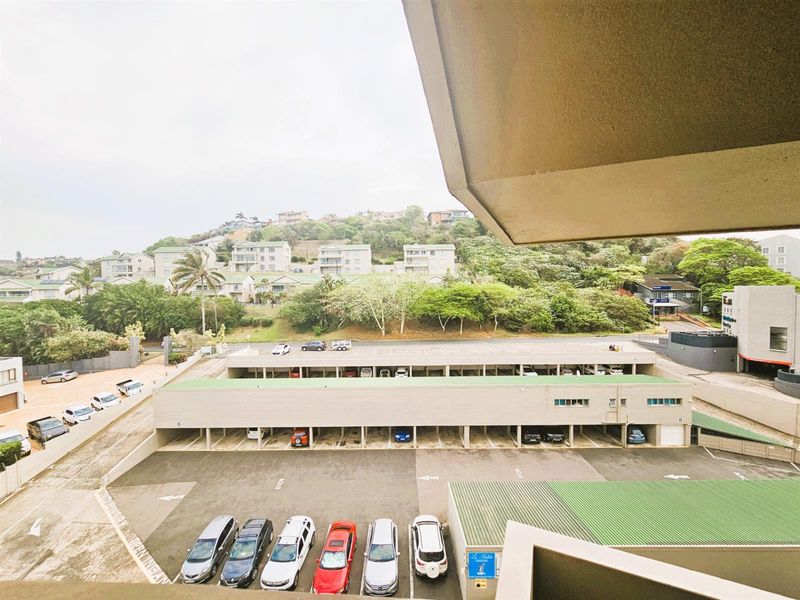 Across the road from the beach, Ballito, KwaZulu Natal - Photo 8