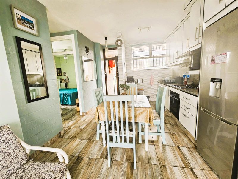 Across the road from the beach, Ballito, KwaZulu Natal - Photo 7