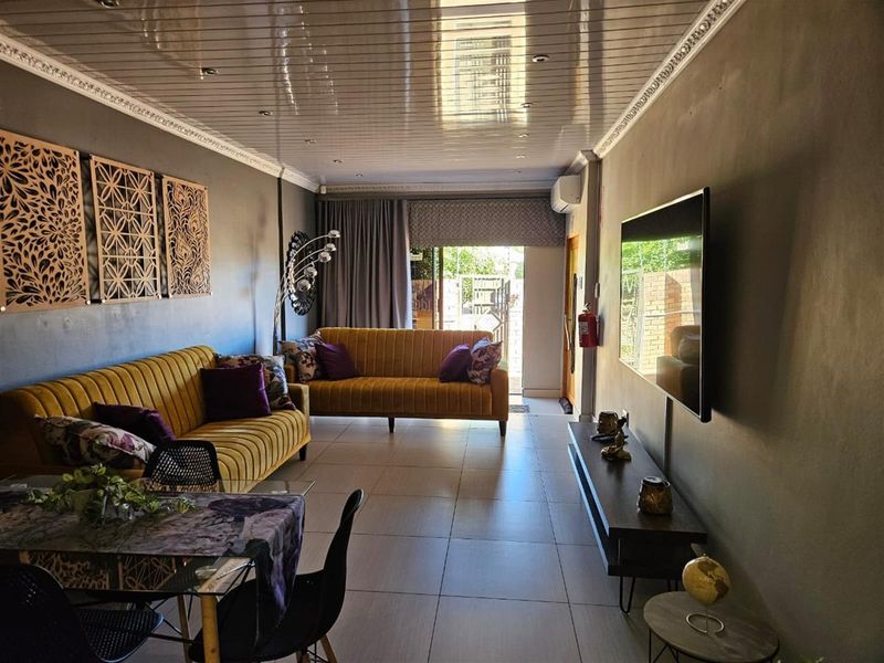 House For Sale in Riviera, Kimberley - Photo 2