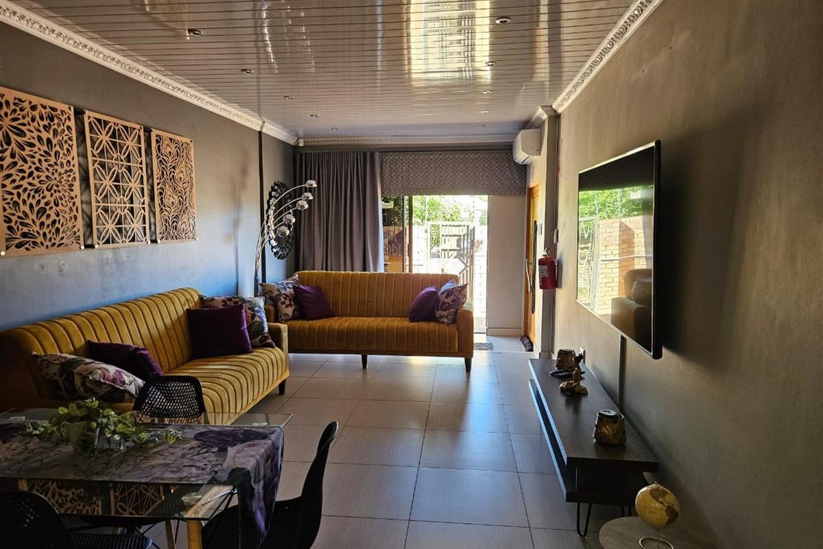 House For Sale in Riviera, Kimberley - Photo 2